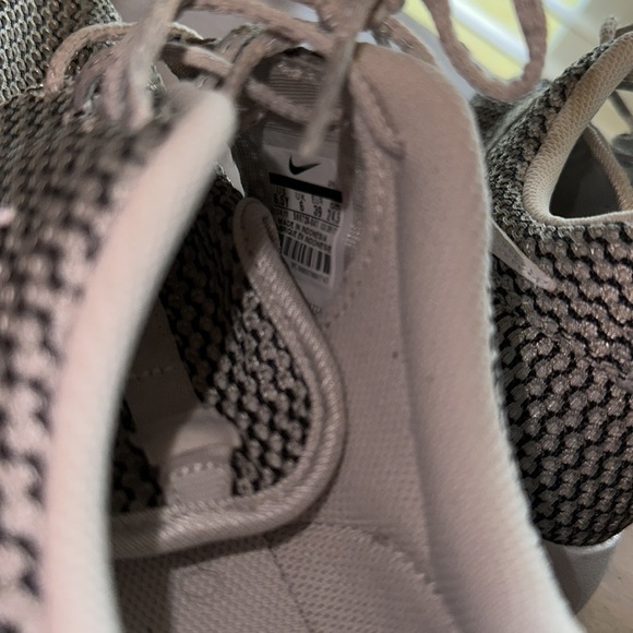 Women’s/Big Kids Nike Roshe - Picture 4 of 4